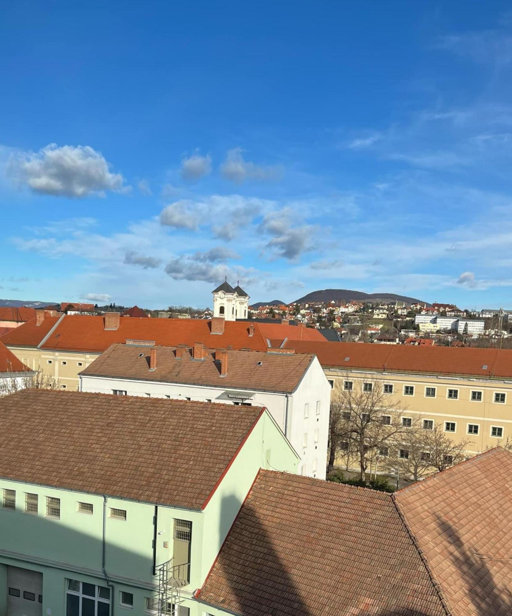 Hellowine Apartman Eger Exterior photo